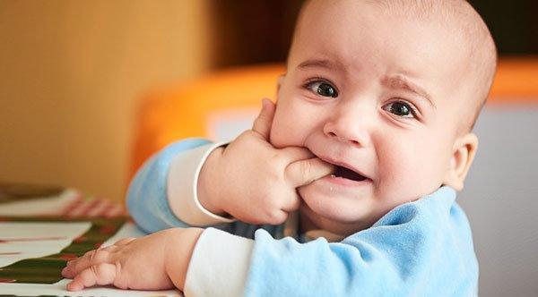 Bebeklerde diş kaşıntısı nasıl giderilir (Kaşınan dişlere yeşil soğan)