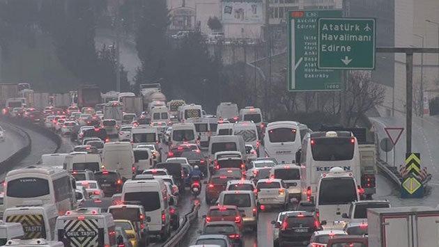 Bakanlık kararına uyan yok Çakarlı araçlar İstanbulda kabus haline geldi