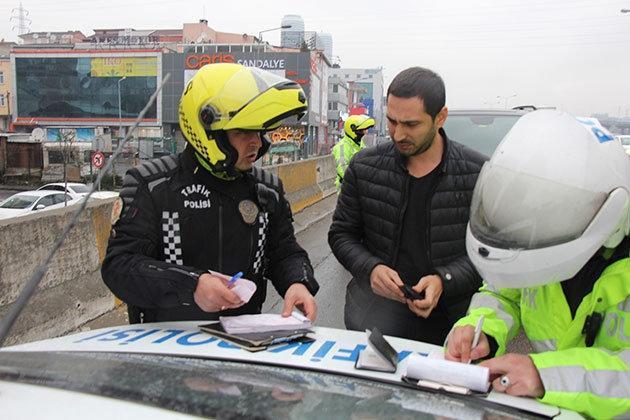 Bakanlık kararına uyan yok Çakarlı araçlar İstanbulda kabus haline geldi