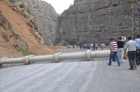 PKKlıların kazdığı hendek Çukurcaya ulaşımı kesti