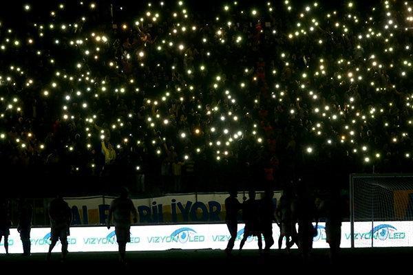 Ankaragücü- Adanaspor maçında trafo patladı maç tatil edildi