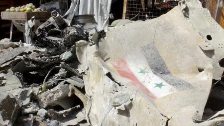 Suriyede savaş uçağı pazar yerine çakıldı: 35 ölü