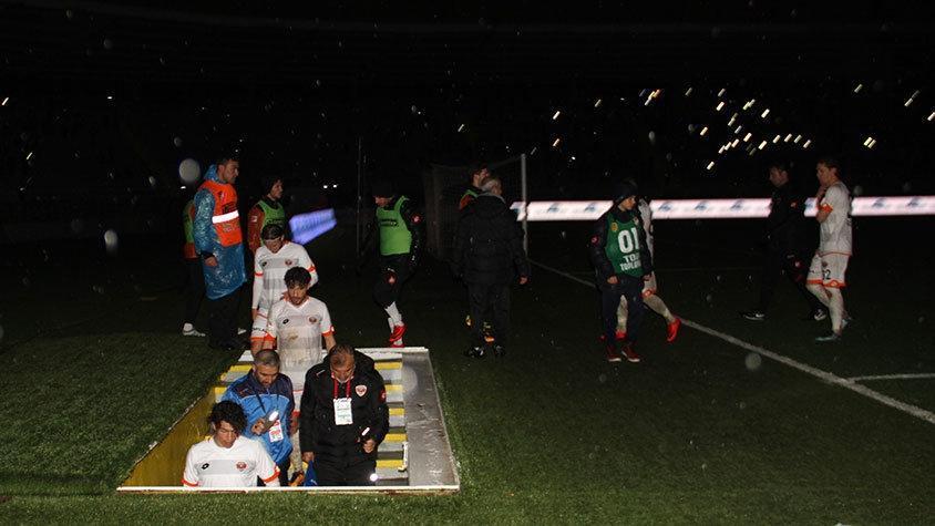 MKE Ankaragücü - Adanaspor maçı 2 günde tamamlandı