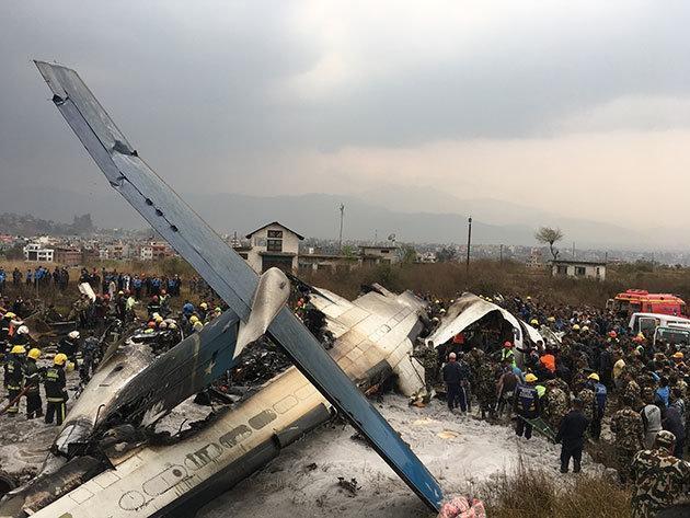 Son dakika Nepalin başkenti Katmanduda yolcu uçağı düştü