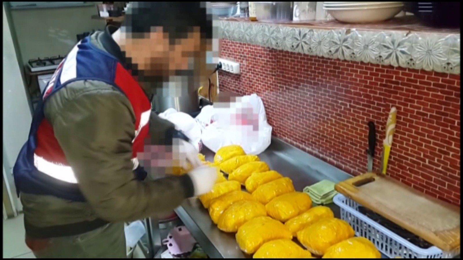 İstanbulda bir lokantada 15 kilo eroin ele geçirildi