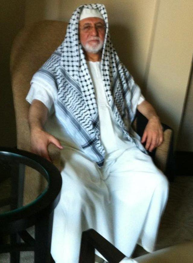 Rektör Ağırakçanın Arap Şeyhi gibi giyinmesine dair açıklama: Rektörümüz İslam alimidir