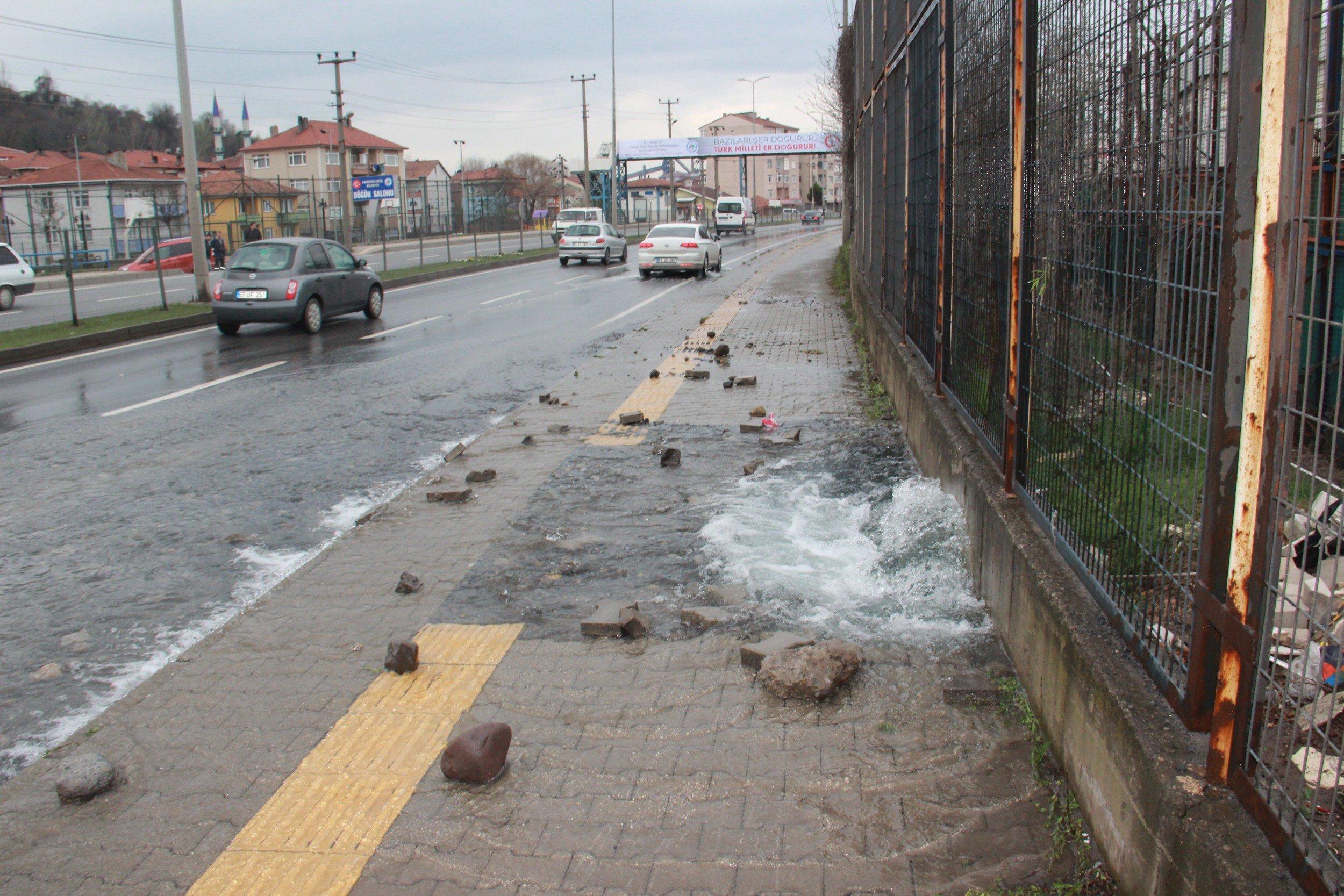 Zonguldakta metrelerce yükselen su korku dolu anlar yaşattı