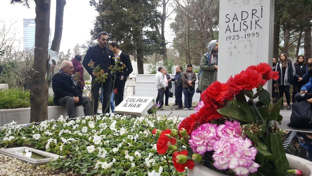 Sadri Alışık ölüm yıl dönümünde mezarı başında anıldı