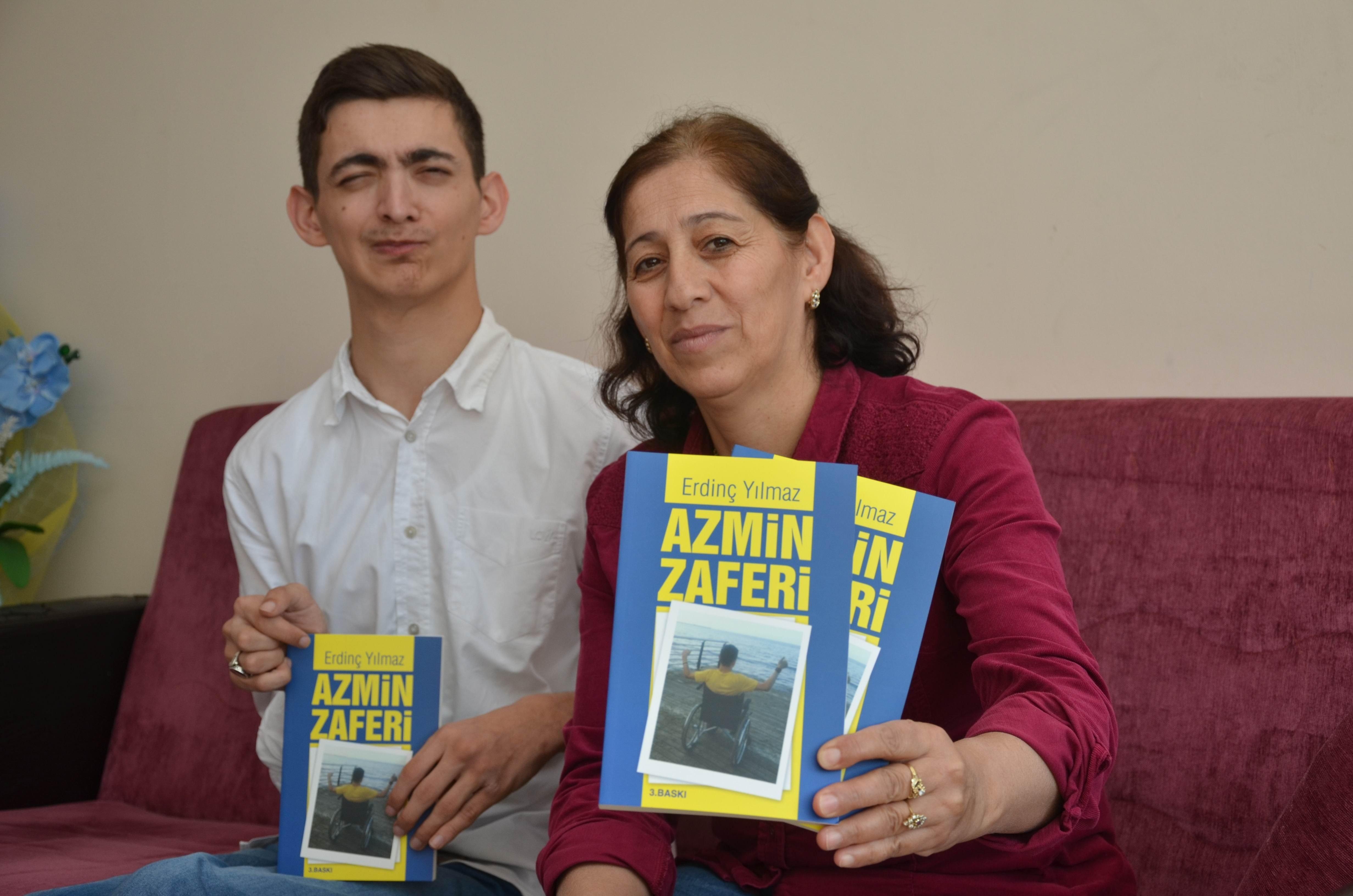 Ordulu kas hastası Erdinç Yılmaz tek parmağı ile ikinci kitabını yazdı