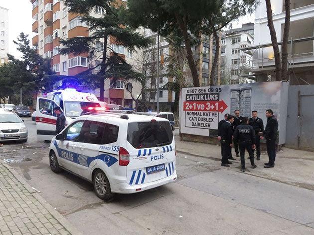 Kadıköyde polise kürekli saldırı: 3 polis yaralandı