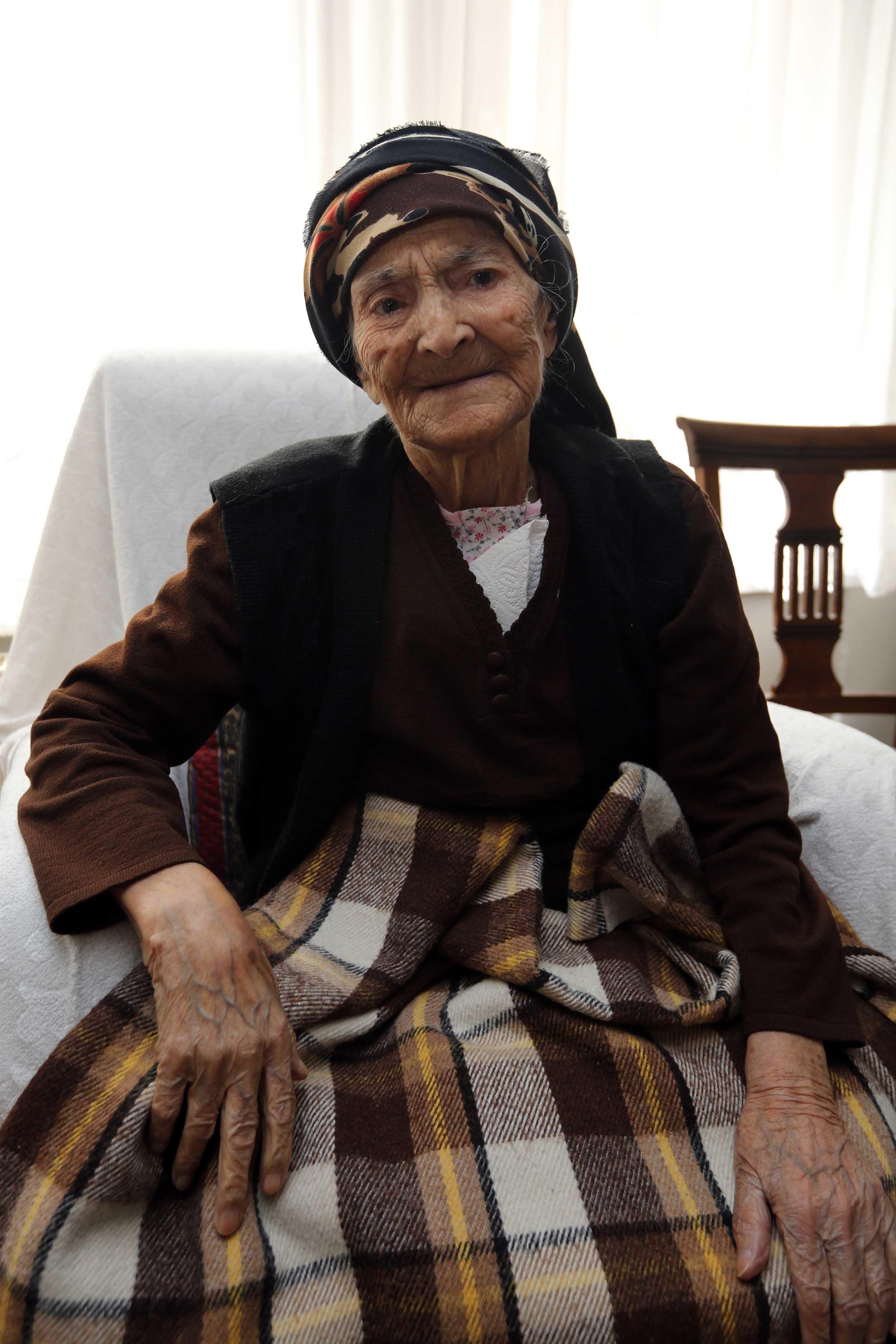 Belediye başkanından 108 yaşındaki Mahya Nineye ziyaret