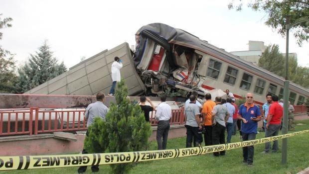 Elazığda yolcu treni ile yük treni çarpıştı: 1 yaralı