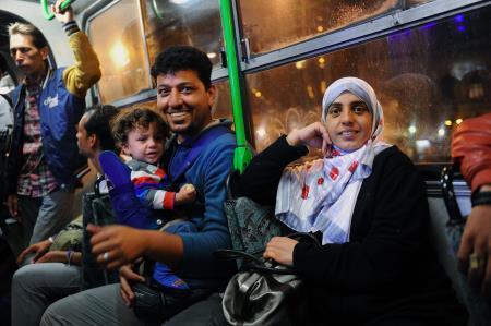 Almanya ve Avusturya yürüyen mültecilere kapılarını açtı