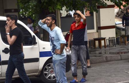 Diyarbakırda içinde polisler bulunan çorbacı tarandı