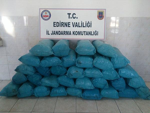Edirnede uyuşturucu ticareti yapanlara baskın 10 kişi tutuklandı