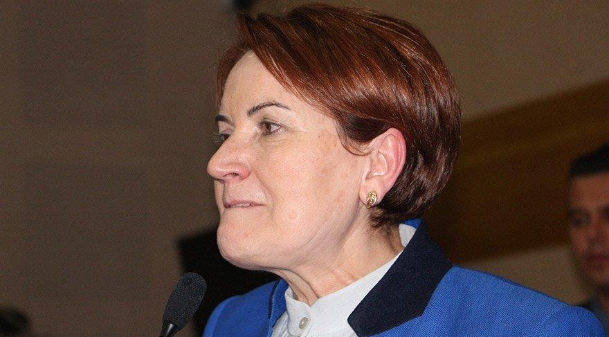 İYİ Parti Genel Başkanı Meral Akşener gözyaşlarını tutamadı