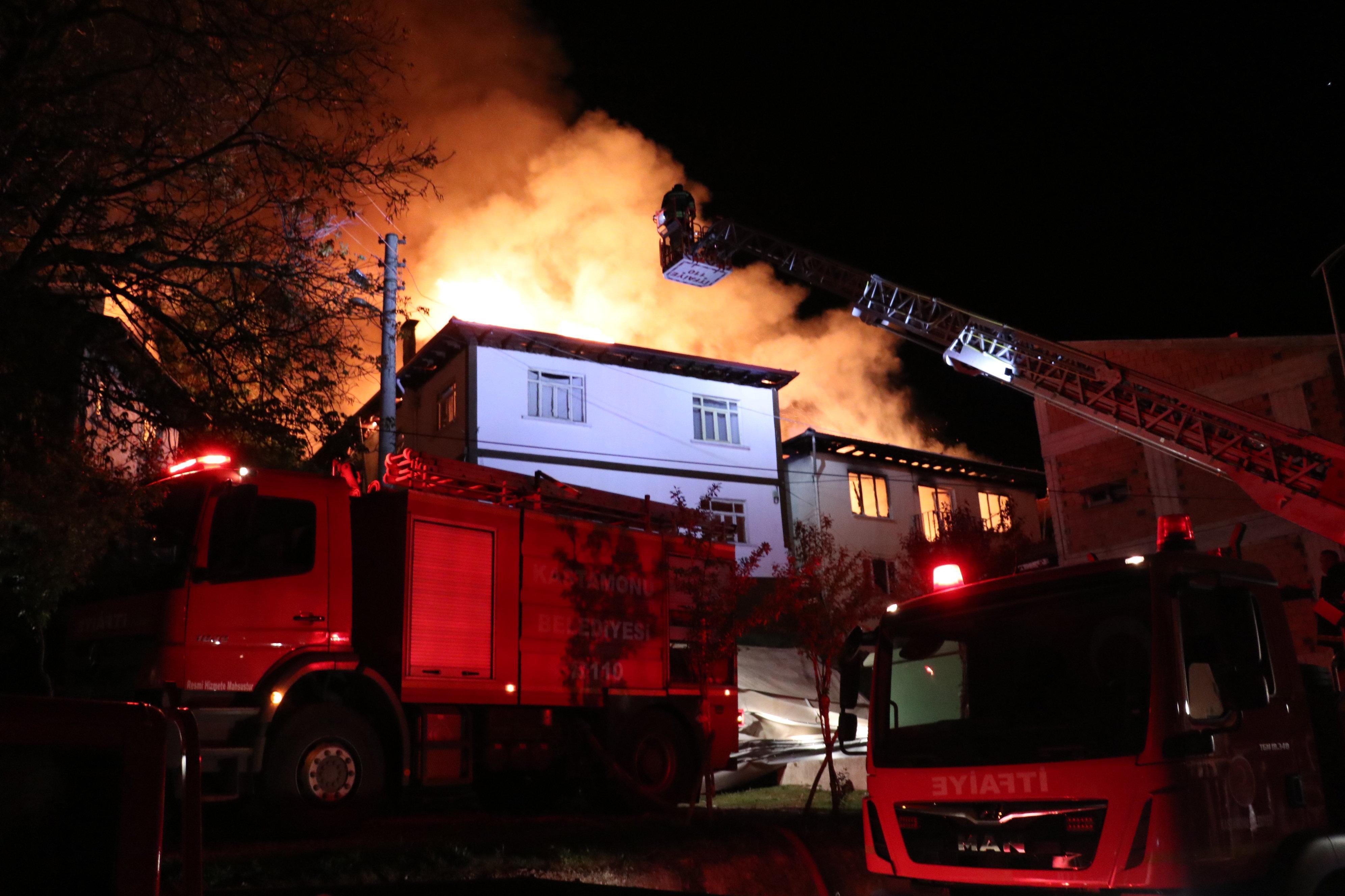 Kastamonuda yangın İki ev kül oldu