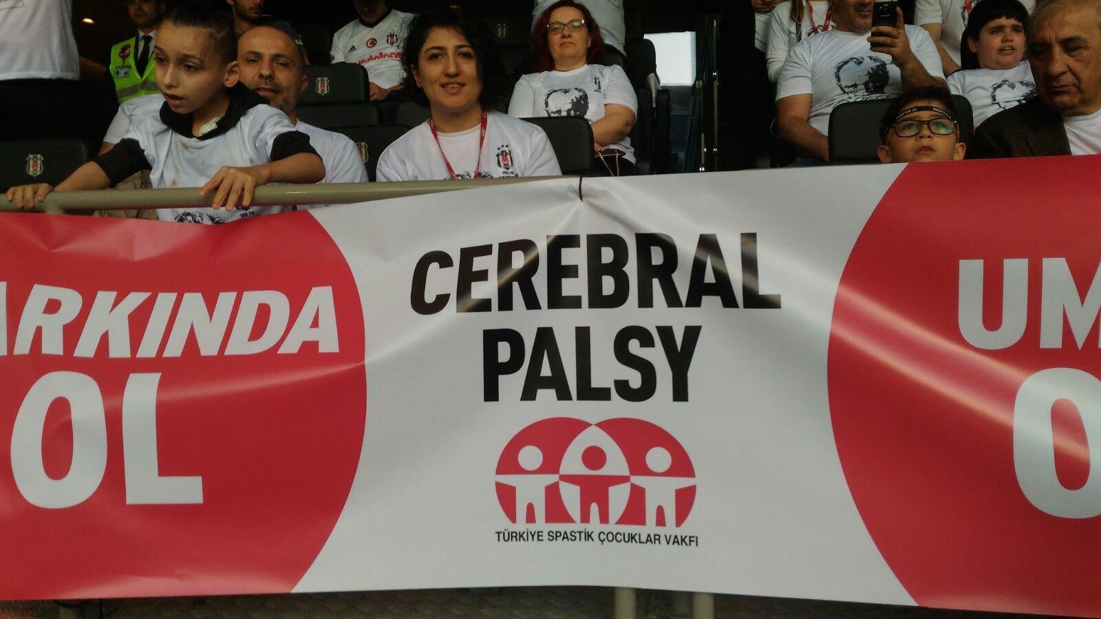 Cerebral Palsy’li çocuklar stadda bayram coşkusu yaşadı