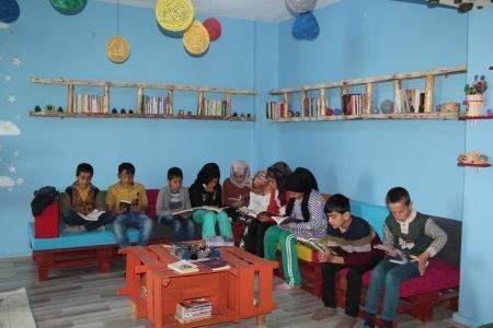 Köy çocukları için atık malzemeden kitap ve sanat evi