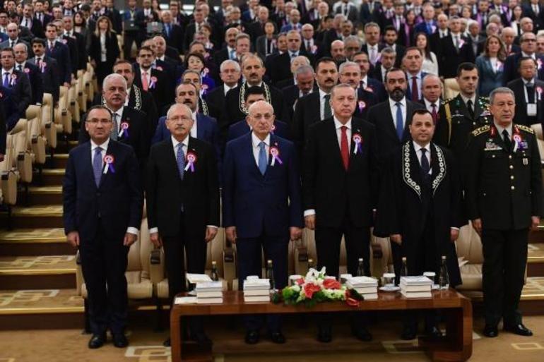 Cumhurbaşkanı Erdoğan ve Kılıçdaroğlu AYM töreninde tokalaştı