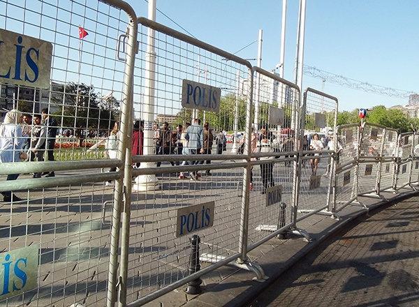 Taksim Meydanı demir bariyerlerle kapatılıyor