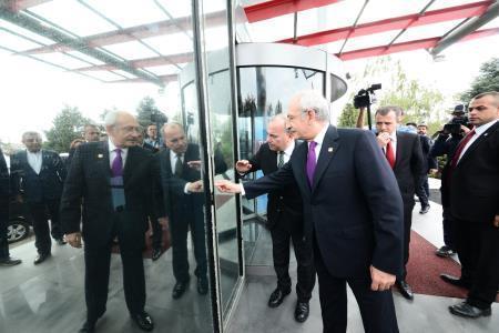 Kılıçdaroğlu Ahmet Hakanı ziyaret etti