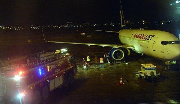 Erzurum Havalimanında korkutan olay: Uçağın motorundan alevler püskürdü