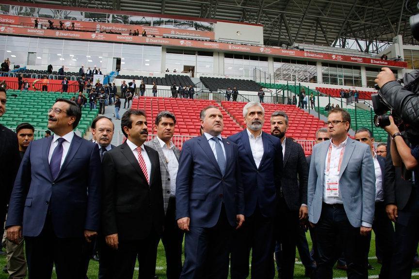 Gençlik ve Spor Bakanı Bak Diyarbakır Stadını inceledi