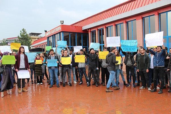 Sakarya Üniversitesinde öğrencilerden taşınma tepkisi