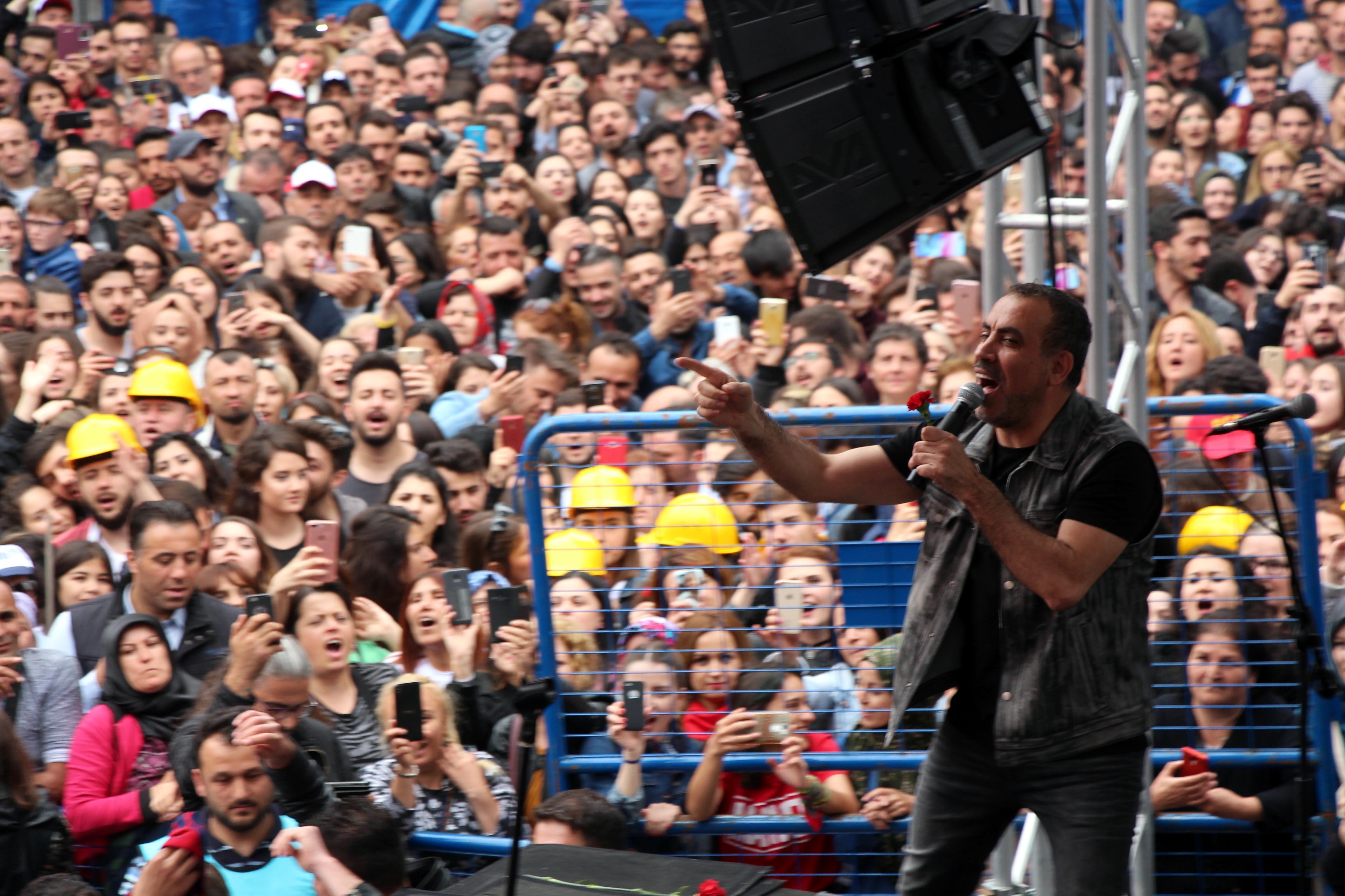 Haluk Levent, konser gelirini şehit madencilerin ailelerine bağışladı