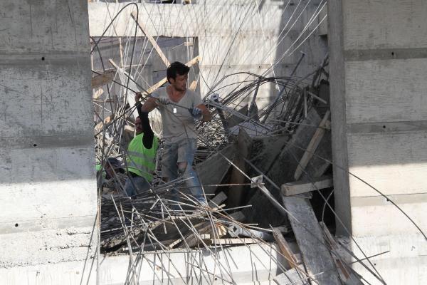 Hastane inşaatında çatı faciası: 4 ölü