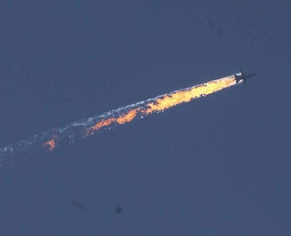 Türk jetleri Suriye sınırında uçak düşürdü