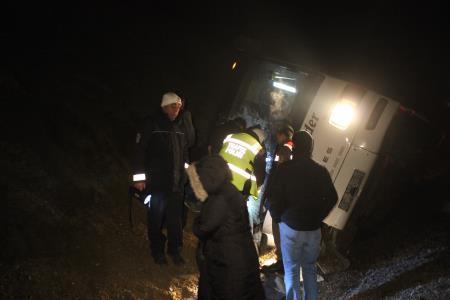 Fabrika işçilerini taşıyan otobüs devrildi: 1 ölü, 40 yaralı