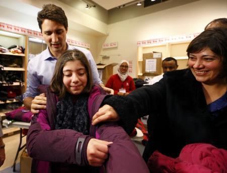 Kanada Başbakanı, Suriyelileri havaalanında karşıladı