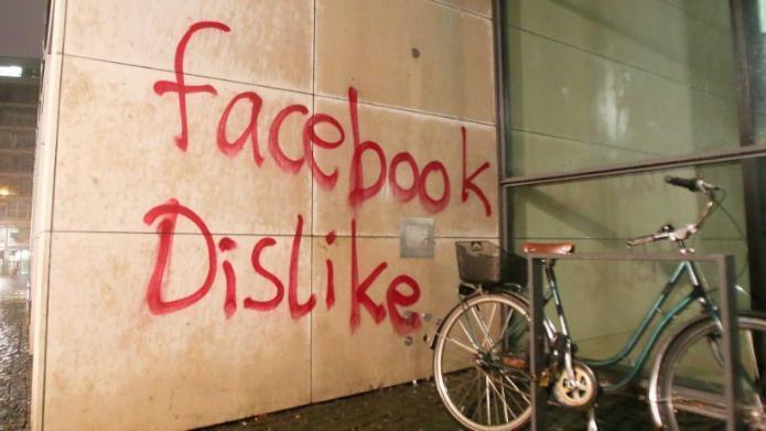 Facebookun Hamburgdaki merkezine saldırı