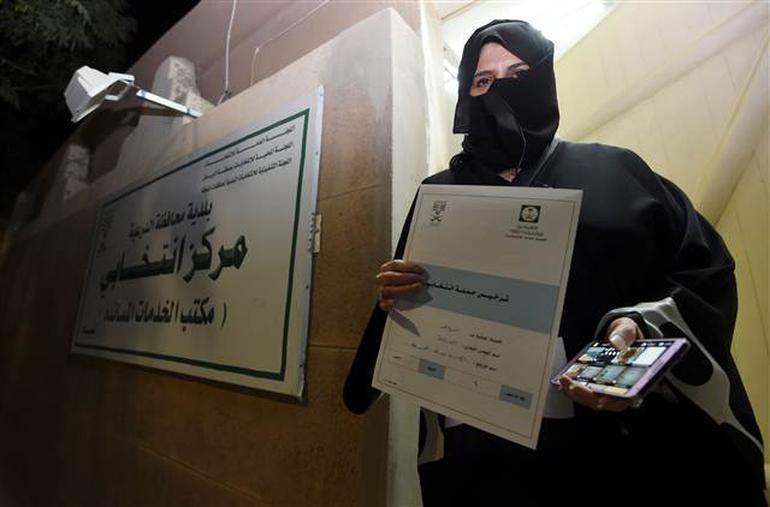 Suudi Arabistanda kadınlar ilk kez sandıkta