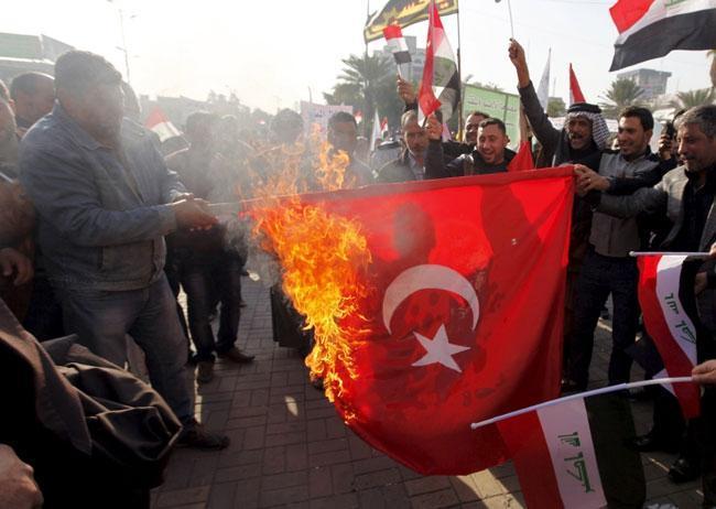 Bağdatta Türk Bayrağı yaktılar