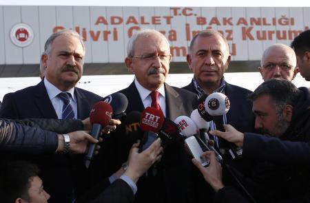 Kılıçdaroğlu: Tutuklu 32 gazeteci serbest bırakılsın