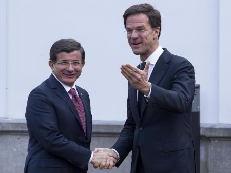 Davutoğlu, Hollanda Başbakanı ile görüştü