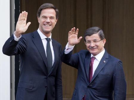 Davutoğlu, Hollanda Başbakanı ile görüştü
