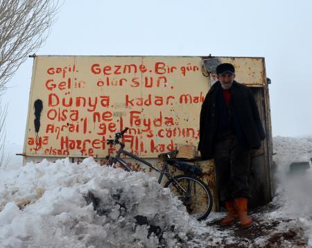 Sevdiği kadını 52 yıldır bekliyor