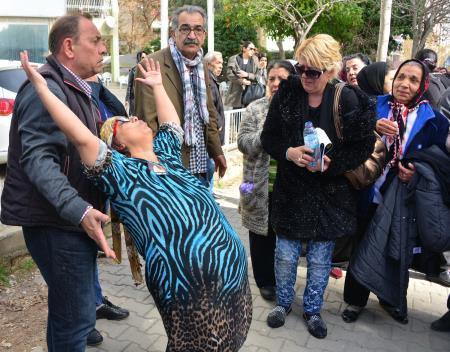 Türkan Sarıkayanın tabutunu kadınlar omuzladı