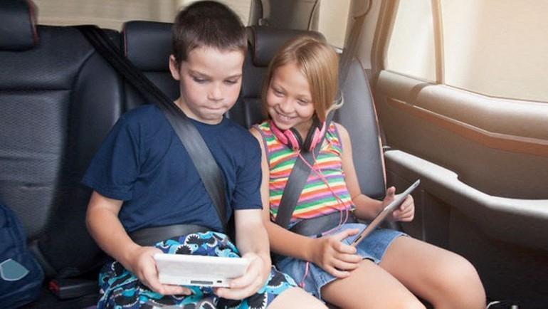 Yoğun tablet bilgisayar ve akıllı telefon kullanımı çocuklar için zararlı