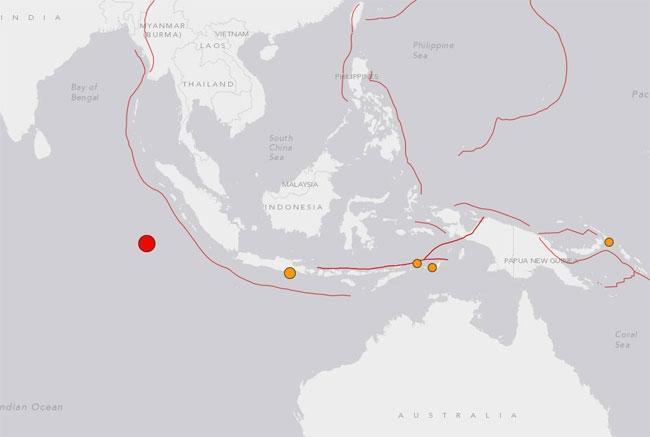 Endonezyada 7,8 büyüklüğünde deprem