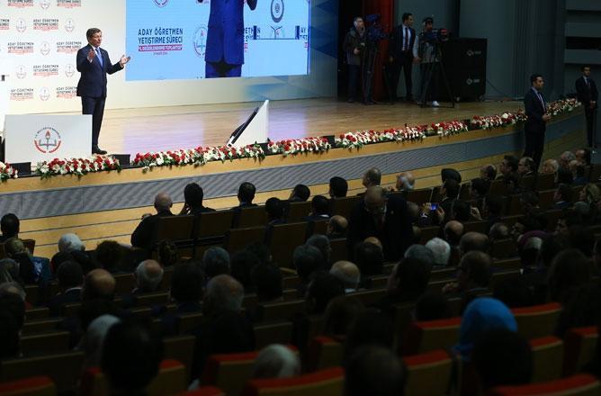 Davutoğlu: İlk Başbakanlık deneyimimi ilkokulda yaşadım
