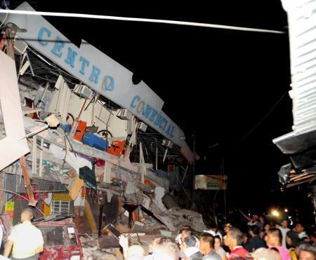 Ekvadorda 7,8 büyüklüğünde deprem