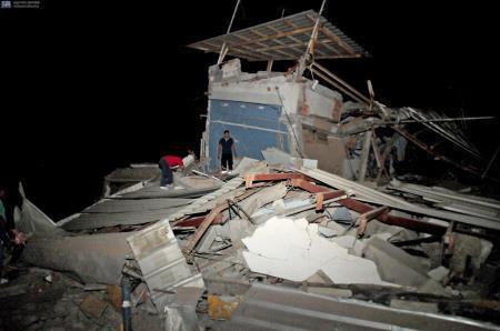Ekvadorda 7,8 büyüklüğünde deprem