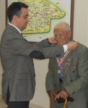 Karsta Kore gazisi Sertif Abaylıya 66 yıl sonra gelen madalya