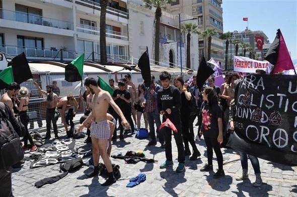 İzmirdeki çıplak 1 Mayıs eylemiyle ilgili ilk açıklama