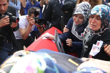 Gaziantepdeki bombalı saldırıda şehit düşen polisler için cenaze töreni